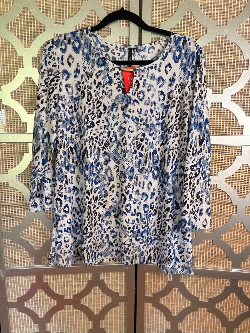 NWT Cathy Blue Animal-Print V-Neck Women’s Blouse